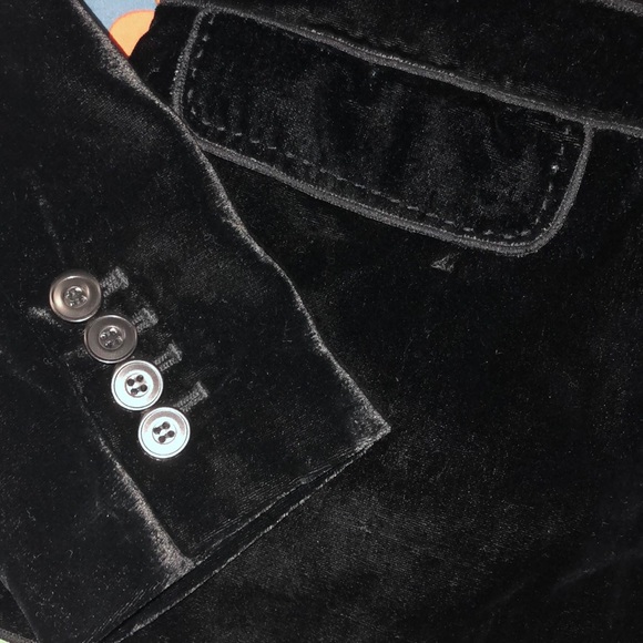 Velvet blazer with classy details. - Picture 5 of 5